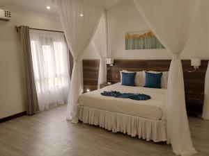 Postel nebo postele na pokoji v ubytování Lukenya Alkebu Resort + 37 fotografií