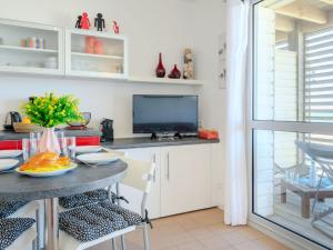 Kuchyň nebo kuchyňský kout v ubytování Studio Horizon-1 by Interhome