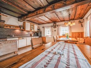 Kuchyň nebo kuchyňský kout v ubytování Holiday Home Oberhaslach by Interhome