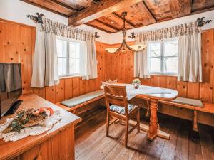 TV a/nebo společenská místnost v ubytování Holiday Home Oberhaslach by Interhome