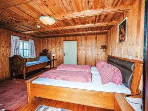 Postel nebo postele na pokoji v ubytování Holiday Home Oberhaslach by Interhome