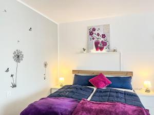 Ένα ή περισσότερα κρεβάτια σε δωμάτιο στο Apartment A110 by Interhome
