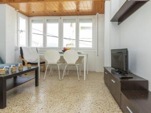 TV a/nebo společenská místnost v ubytování Apartment Blue Ocean-2 by Interhome