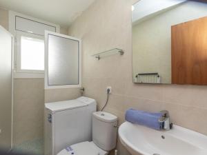Koupelna v ubytování Apartment Blue Ocean-2 by Interhome