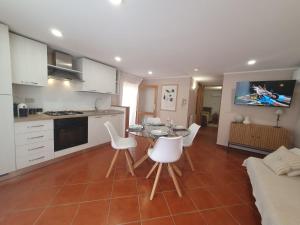 Kuchyňa alebo kuchynka v ubytovaní Apartment Edera di Patrizia by Interhome