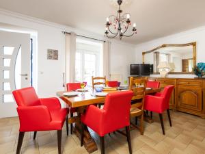 TV a/nebo společenská místnost v ubytování Holiday Home La Grève by Interhome