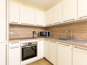 Kuchyň nebo kuchyňský kout v ubytování Holiday Home La Grève by Interhome + 22 fotografií