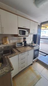 Η κουζίνα ή μικρή κουζίνα στο Cobertura da Viviane