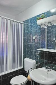 Bilik mandi di Apartments Kotor Old Town