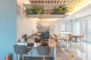 Χώρος καθιστικού στο 候鳥宜居 宜蘭包棟民宿 +20 φωτογραφίες