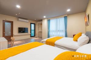 Ένα ή περισσότερα κρεβάτια σε δωμάτιο στο 候鳥宜居 宜蘭包棟民宿