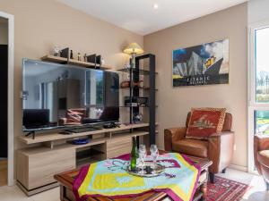 Et tv og/eller underholdning på Holiday Home Keryanne by Interhome