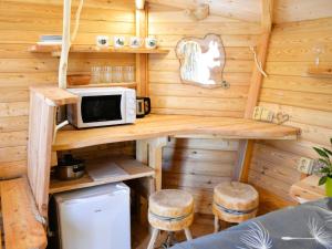 Kuchyň nebo kuchyňský kout v ubytování Holiday Home Treehouse 1 by Interhome