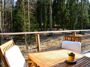 Balkón nebo terasa v ubytování Holiday Home Treehouse 1 by Interhome