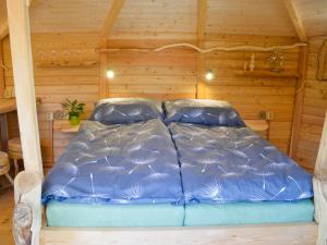 Postel nebo postele na pokoji v ubytování Holiday Home Treehouse 1 by Interhome