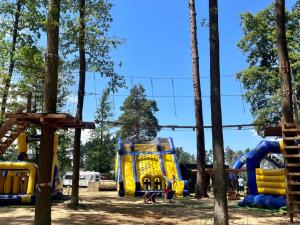 Herní místnost nebo prostor pro děti v ubytování Holiday Home Treehouse 1 by Interhome