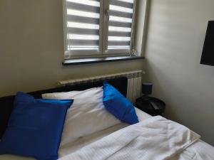 Postel nebo postele na pokoji v ubytování Tabago Studio 32 Brzeg Wolności