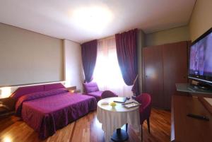 TV a/nebo společenská místnost v ubytování Nouvel Hotel Des Bains