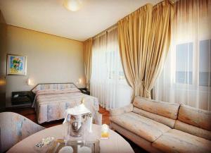 Postel nebo postele na pokoji v ubytování Nouvel Hotel Des Bains