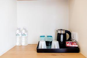 Fasilitas pembuat kopi dan teh di Hotel snowlion