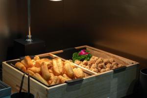 Makanan di atau berdekatan hotel