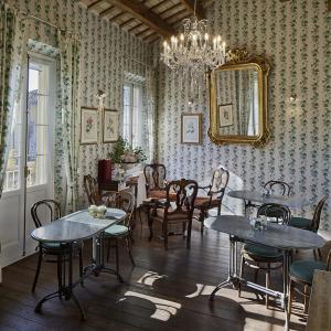 Гостиная зона в M Club De Luxe B&B