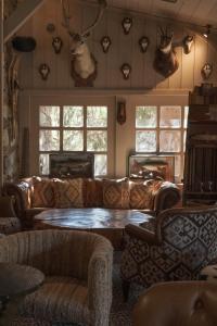 a living room with a couch and a table at Lodge Park in Megève