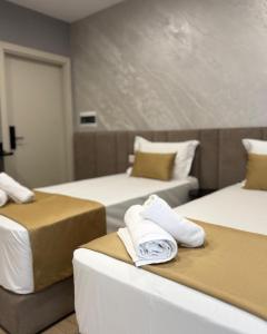 Voodi või voodid majutusasutuse Alko Hotel Bushat toas