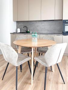 Kuchnia lub aneks kuchenny w obiekcie Apartamenty Novomiejska 17