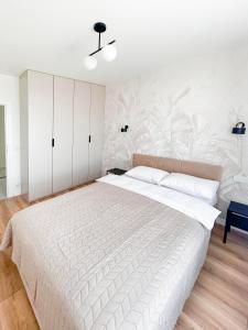 Łóżko lub łóżka w pokoju w obiekcie Apartamenty Novomiejska 17