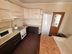 Η κουζίνα ή μικρή κουζίνα στο Apartment on Chornovola, 44 +3 φωτογραφίες