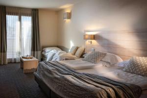 A bed or beds in a room at Brenta Dolomites