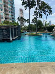 Bazén v ubytování Room near Iconsiam 2km nebo v jeho okolí