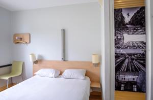Łóżko lub łóżka w pokoju w obiekcie ibis budget Katowice Centrum