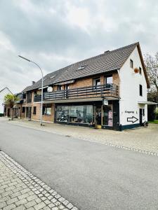 Tòa nhà nơi căn hộ tọa lạc