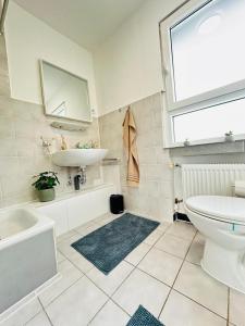 Phòng tắm tại Ferienwohnung Rheinpanorama Lülsdorf