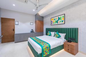 Ένα ή περισσότερα κρεβάτια σε δωμάτιο στο Treebo SV Residency, Vellore