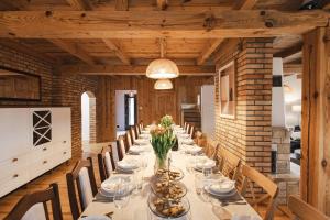 a long dining room with a long table and chairs at DOM POD STRZECHĄ, NAD RZEKĄ - 200m2 in Swornegacie
