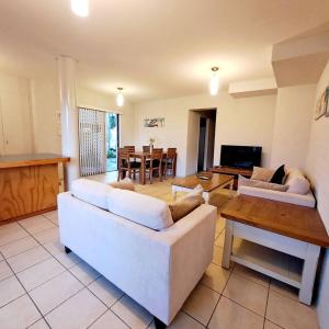 Gallery image of Sandy Shores Family Pool & Beach Villa with Spa! in Mandurah