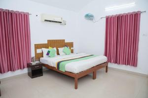 Hotel Yajna Comforts客房内的一张或多张床位