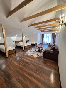 En eller flere senge i et værelse på FlowerHouse