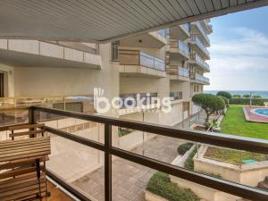 ein Blick vom Balkon eines Gebäudes in der Unterkunft Aubi in Sant Antoni de Calonge