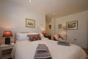 Postel nebo postele na pokoji v ubytování Corkwood - Coastal Retreat