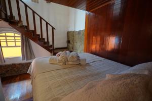 a bedroom with a bed with towels on it at Casa da Ilha & SPA in Abraão