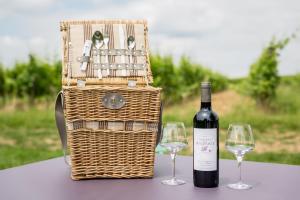 a bottle of wine and two glasses on a table at Coup 2 Foudres in Saint-Jean-de-Blaignac