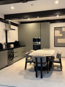 a dining room with a table and chairs in a kitchen at Фахверк Боровое in Zhezdi
