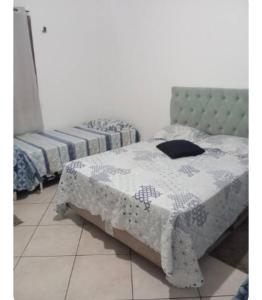 a bedroom with two beds and a bench in it at Apto na Siqueira Campos, centro in Santarém