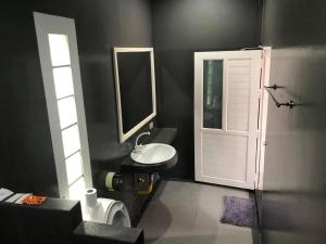Koupelna v ubytování ภูรักษ์รีสอร์ท บ้านกรูด