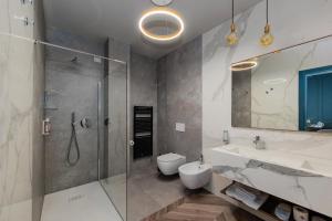 Kúpeľňa v ubytovaní OPHELIA Hotel