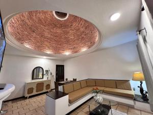 Ruang duduk di Central Petit Apartment